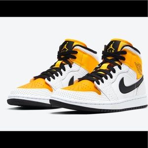 New Air Jordan 1 Mid Perforated White University Gold Women's Sz 8.0 BQ6472-107
